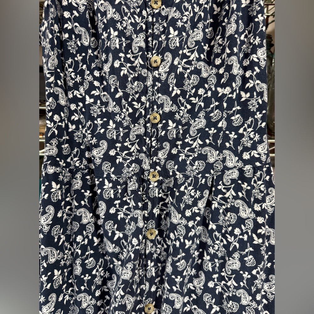 Hollister women’s Navy & White paisley Floral hi-low Maxi Sundress. Size medium - Picture 3 of 5
